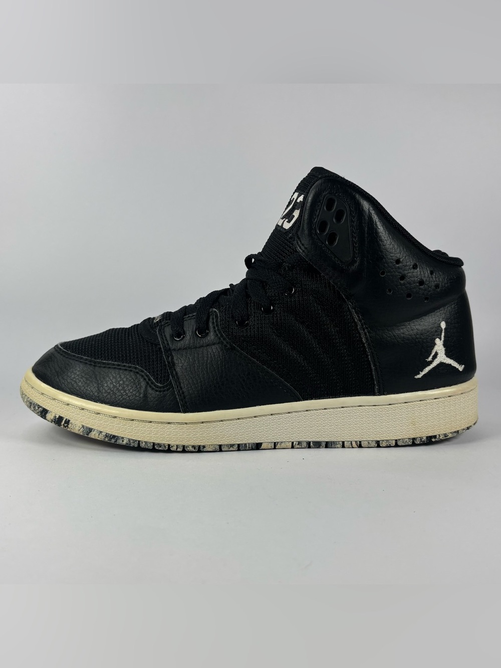 Jordan 1 Flight 4 Black White Youth Size 7Y / Men’s 7 / Women’s 8.5